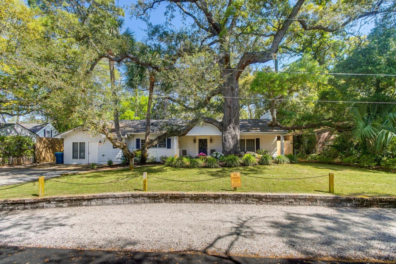 Spacious St Simons Island Vacation Rental With Pool! St. Simons Island ภายนอก รูปภาพ